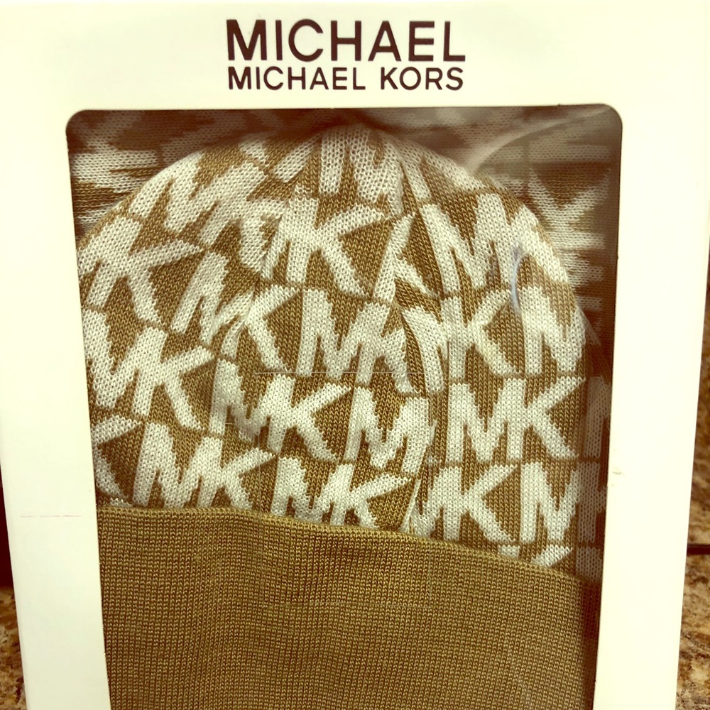 Michael Kors hat & scarf kit